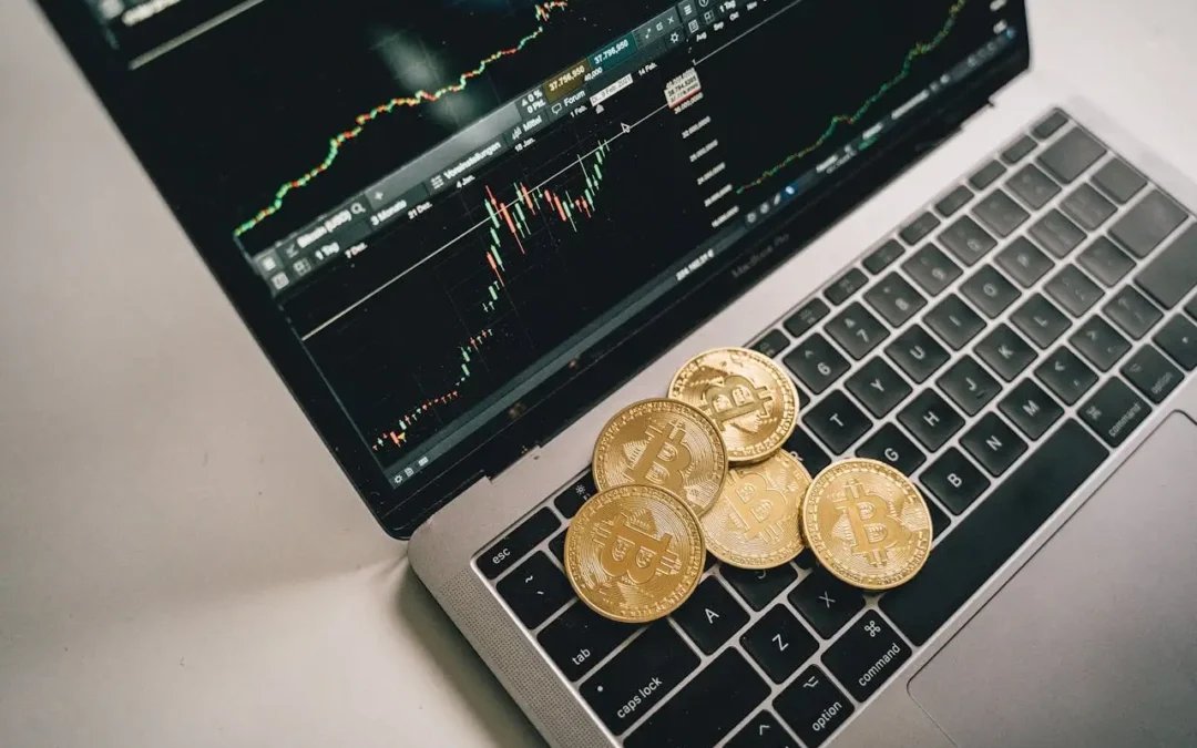 Entenda se criptomoeda vale a pena investir e como iniciar com segurança no Brasil